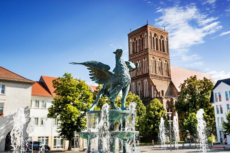 fountain-on-the-market-place-and-nicolai-church-a58i2840
