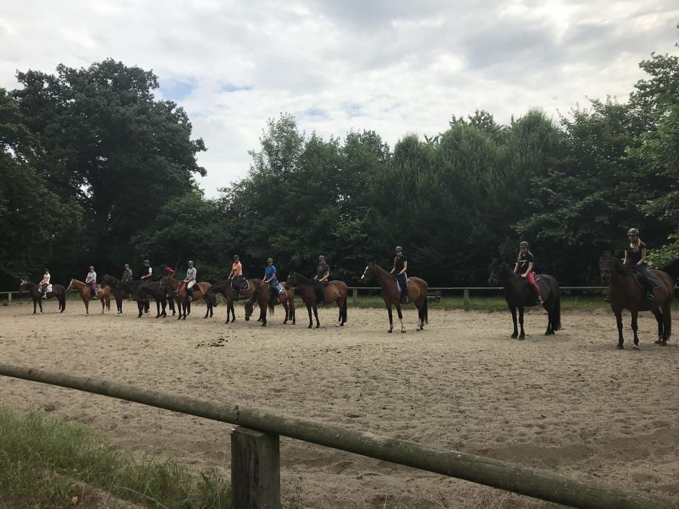riding-and-driving-club-daugzin-ev-formation-forming-before-riding-to-boemitz