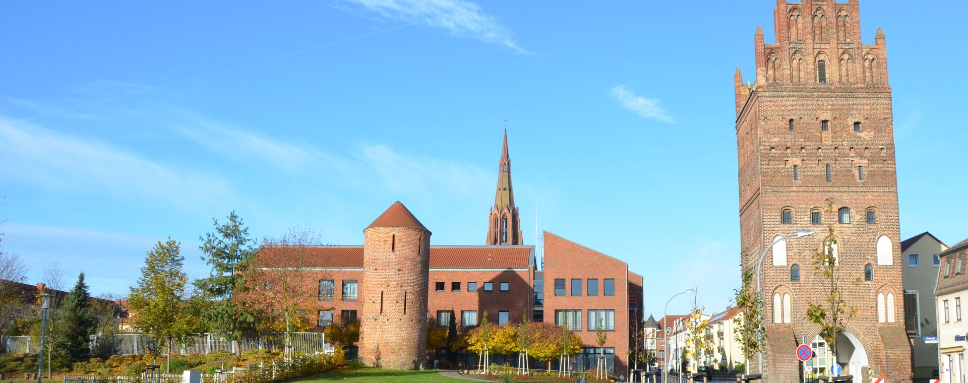 Blick auf den Pulverturm und das Luisentor in Demmin