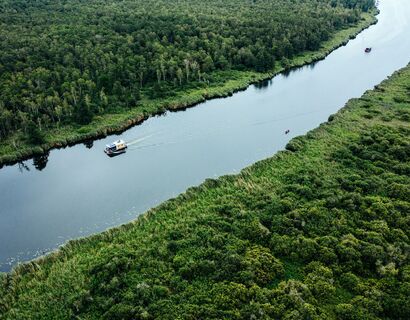 Air absorption from the Peene with a houseboat and the adjacent forests